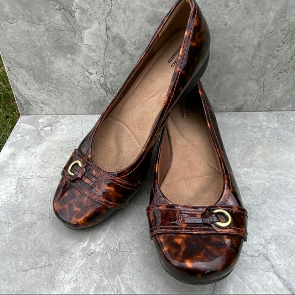 Clark’s Tortise Shell Pattern Ballet Flats - Picture 1 of 5